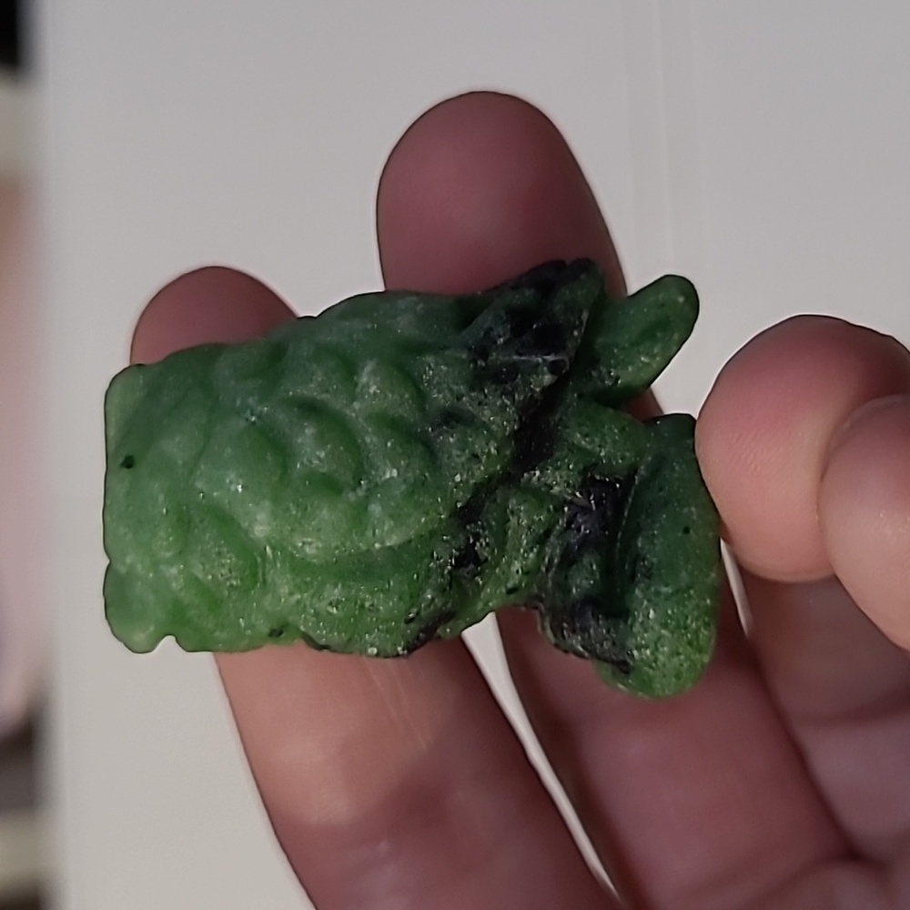 Ruby zoisite crystal owl carving - Picture 2 of 2